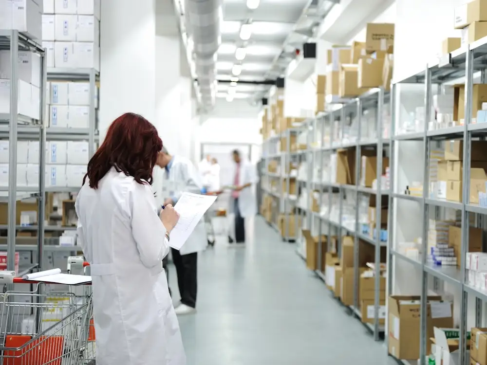 healthcare-professionals-working-in-medical-supply